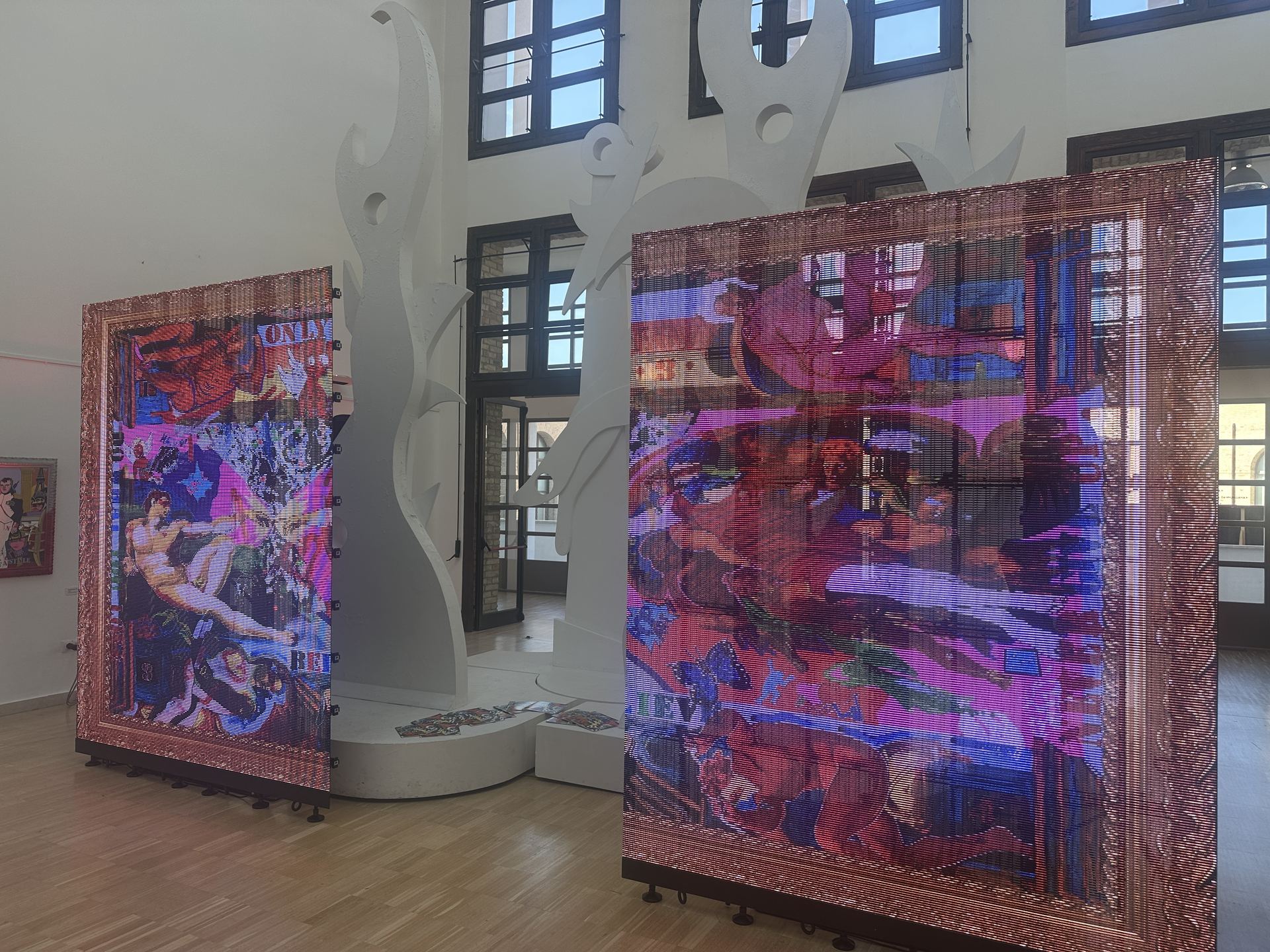 Installazione Mostra Artistica con Ledwall Trasparente