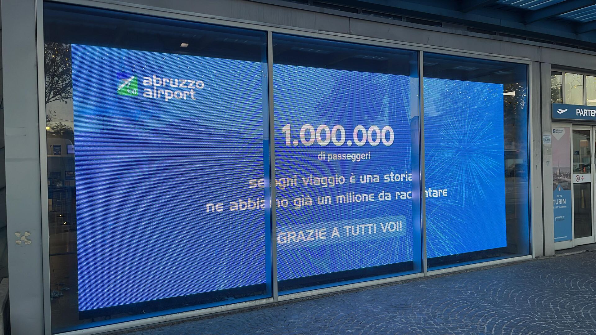 Ledwall Trasparente 6x3 mt Vetrina Aereoporto D_Abruzzo 2025