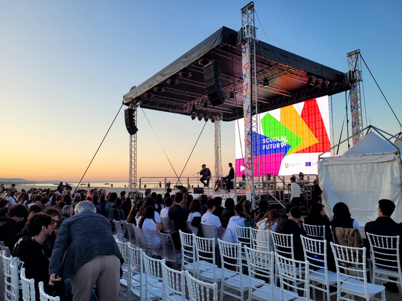 Main Stage Scuola Futura Pescara 2025 laterale