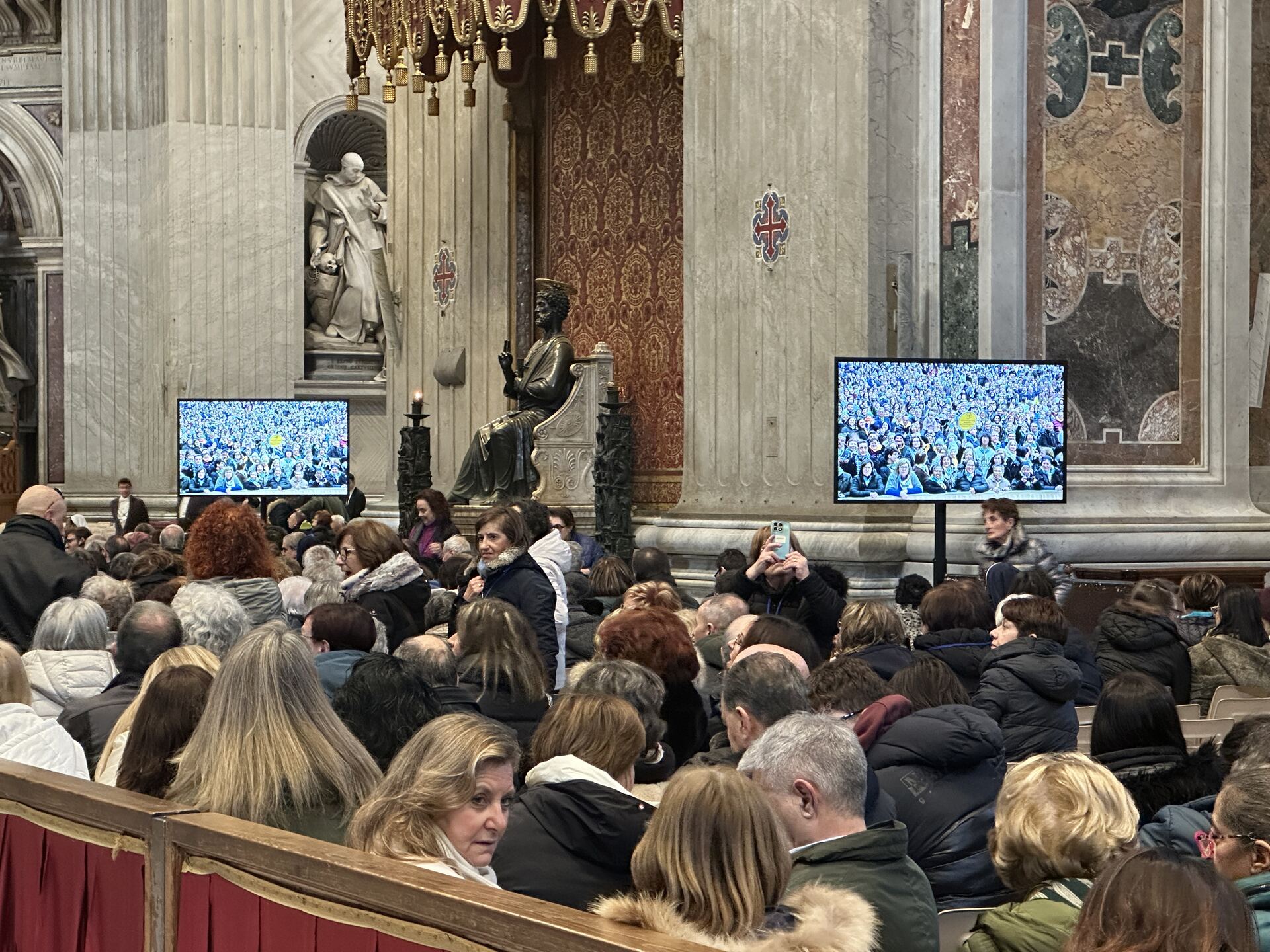 Monitor per apertura porta santa in Basilica di San Pietro