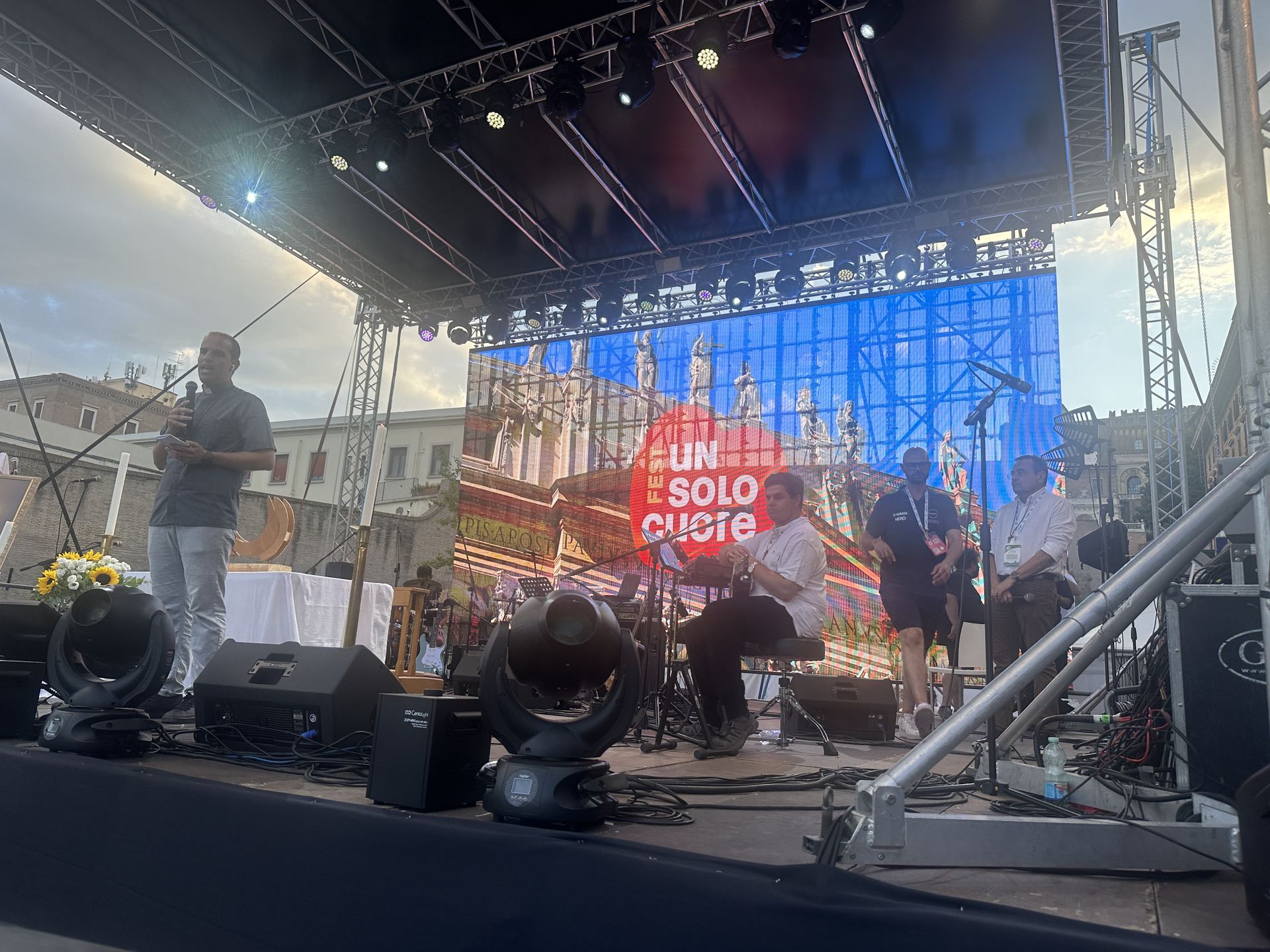 Palco Giubileo Influencer durante Celebrazione Messa