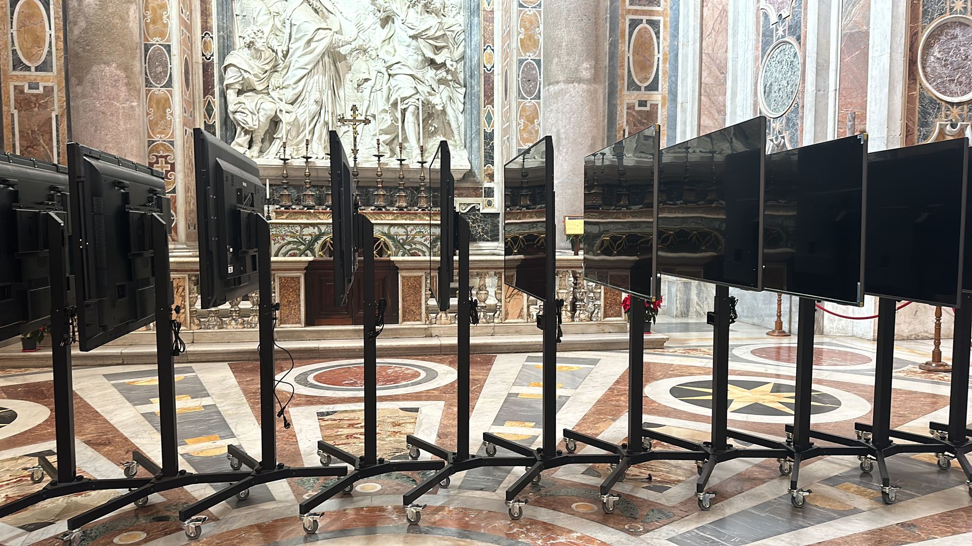 Preparazione Monitor Apertura Porta Santa Vaticano 2024
