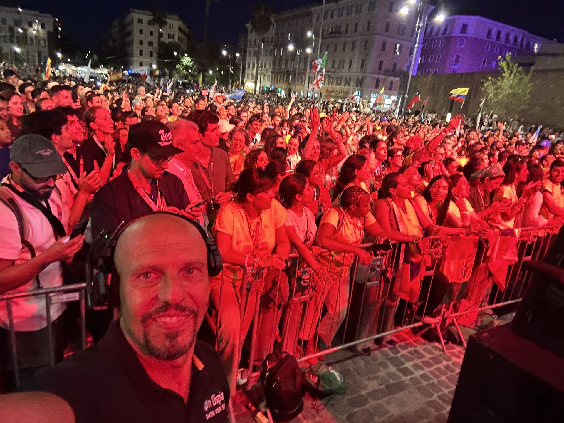 Selfie Ceo OnDisplay con pubblico Giubileo Influencer
